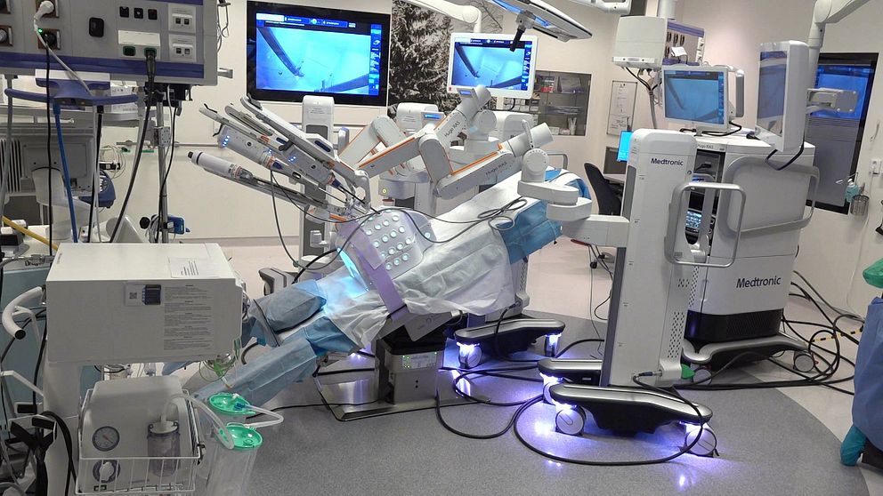 En operationsrobot i en sal på Sundsvalls sjukhus
