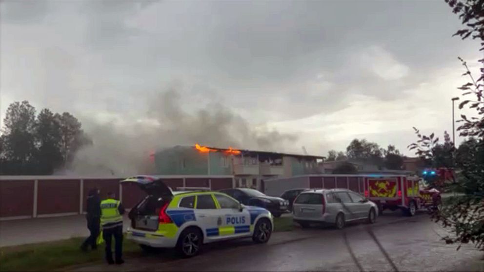 En brand utbröt i ett lägenhetshus i Åsele på måndagskvällen.