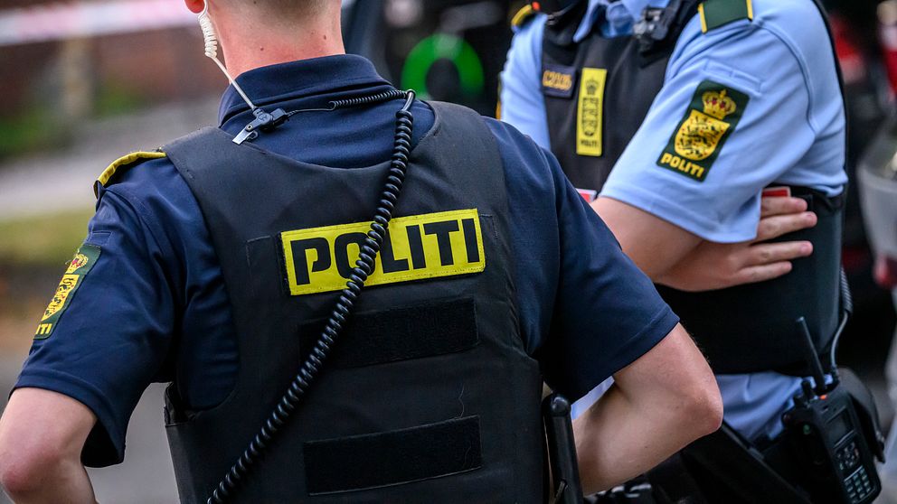 danska poliser med skyddsväst.