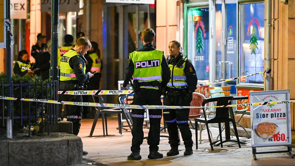 Poliser samlade utanför en restaurang