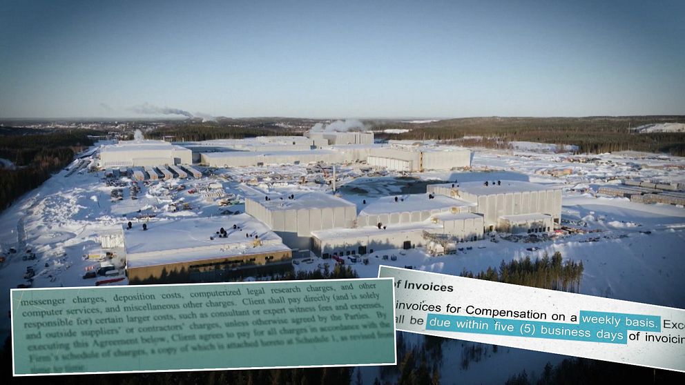 Flygbild över Northvolt i Skellefteå med utdrag ur kontraktstexter inklippta i bildens nederkant.