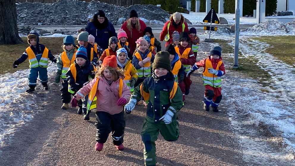 Förskolebarn från Skogstorpets förskola.