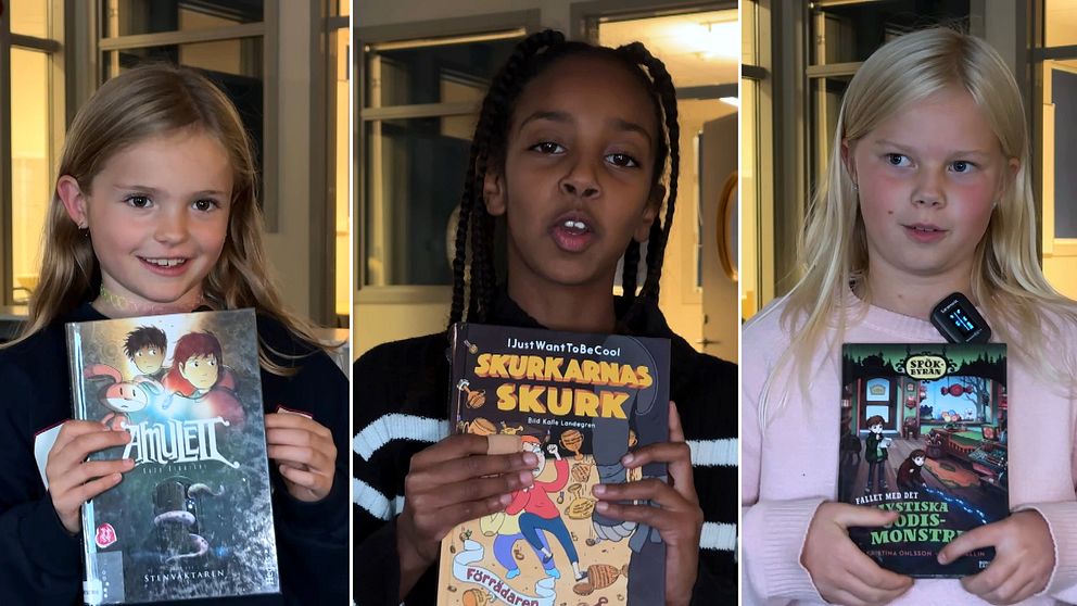 Tre barn står i rad och håller upp böcker framför sig. Den första har boken ”Amuletten”. Den andra visar ”Skurkarna's Skurk” och den tredje håller upp en bok med titeln ”Mystiska godismonstren”.