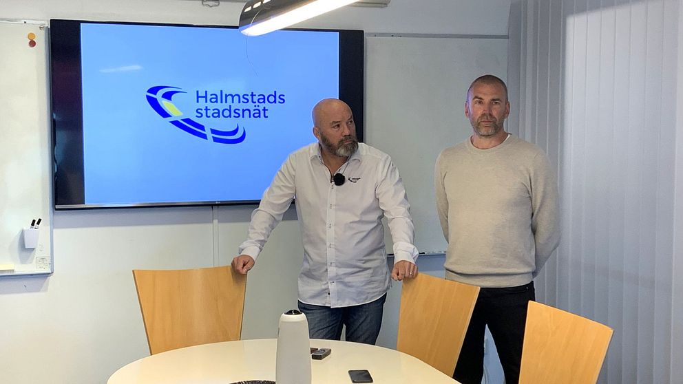 Vdn Erik Eriksson och nätchefen Tobias Yngnell på Halmstad Stadsnät.