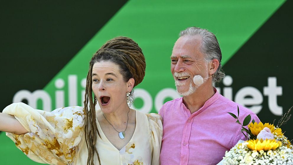Amanda Lind (MP) och Daniel Helldén (MP) på scen i Almedalen 2024.