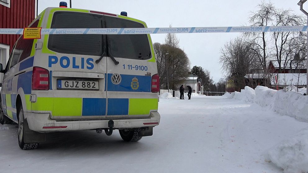 Polisen har spärrat av brottsplatsen i villakvarteret i Luleå.