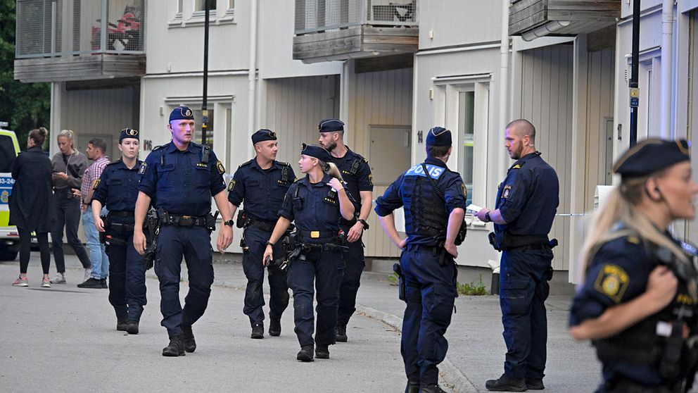 stor polisinsats i Helenelund i Sollentuna under tisdagen