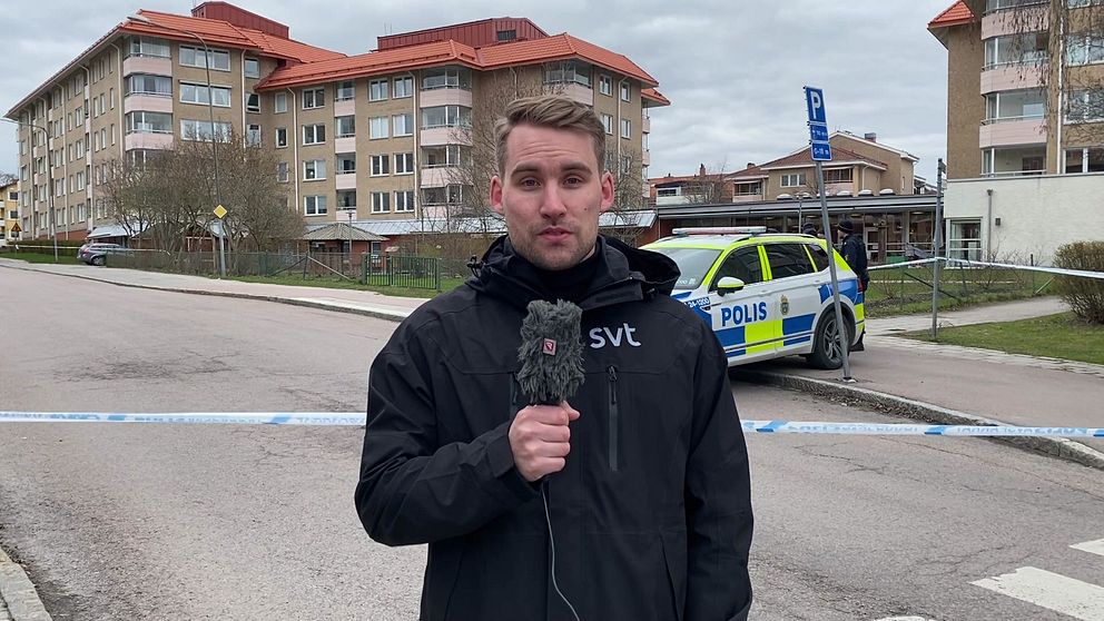 SVT:s reporter på plats i centrala Västerås efter att polisen  genomfört en insats med anledning av ett larm om grovt våldsbrott.
