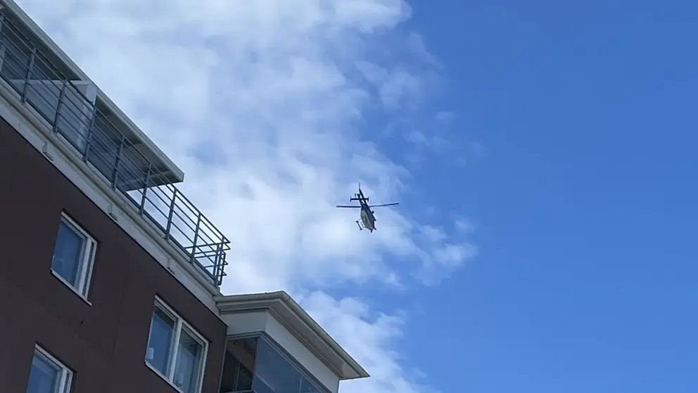 En polisjakt med helikopter efter försöket till dubbelmord i Luleå.