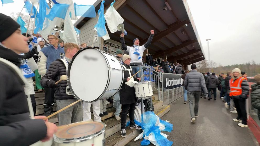 En hejarklack på plats vid Värnamos match.