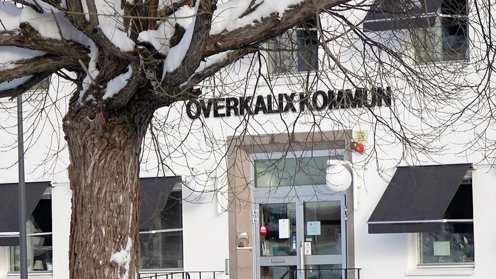 ÖVerkalix kommun. Filmad framför deras entré.