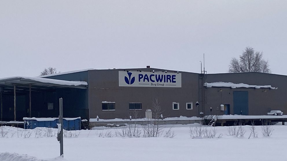 På bilden syns utsidan av Pacwire, som ligger i Söråker i Timrå kommun.