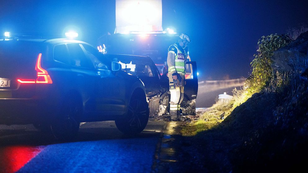 Tonårstjejer stal bil – kraschade i bergvägg | SVT Nyheter