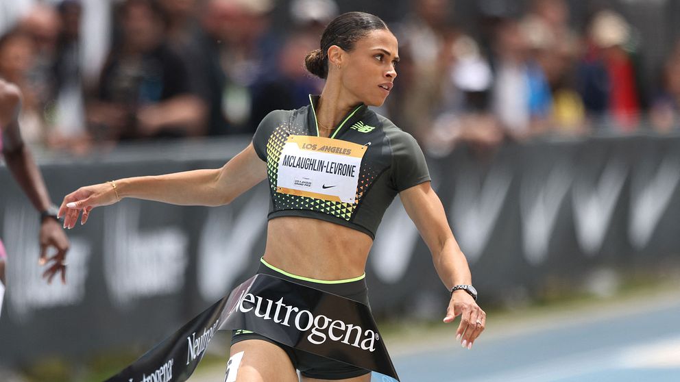 Sydney McLaughlin-Levrone var först över mållinjen i Los Angeles.