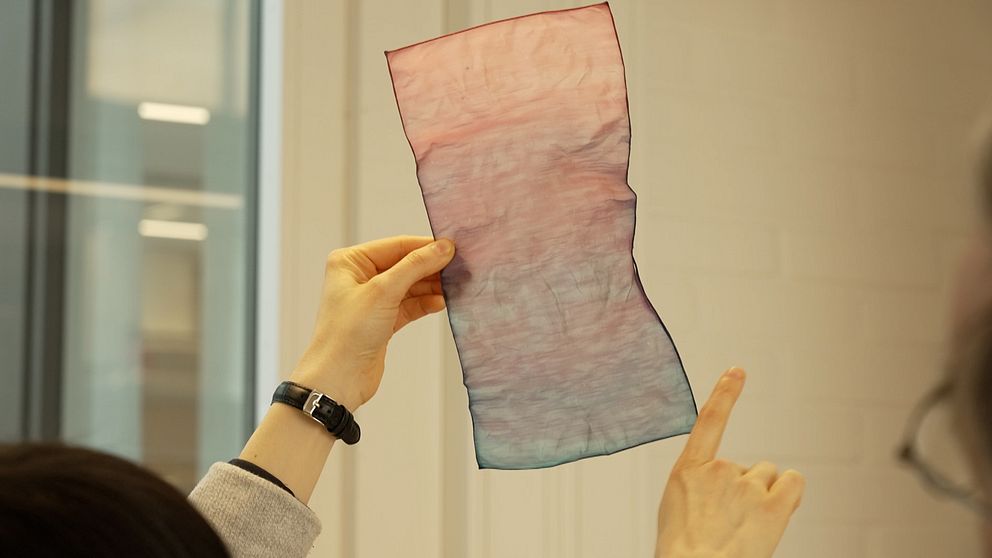 En blandning av mycket små cellulosafibrer och vatten kan förhoppningsvis bli ett byggmaterial som är mer miljövänligt och hållbart än trä eller gips.