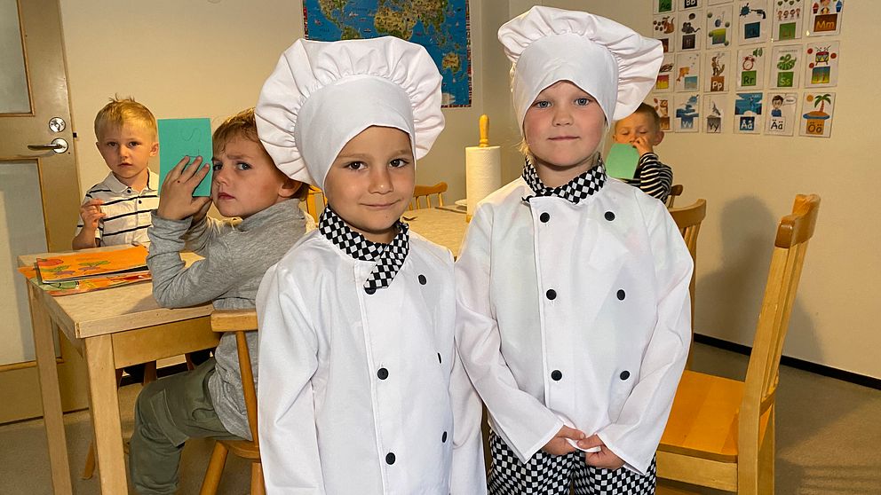 Förskolebarnen får arbeta i köket som ”minikockar” tillsammans med kökspersonalen