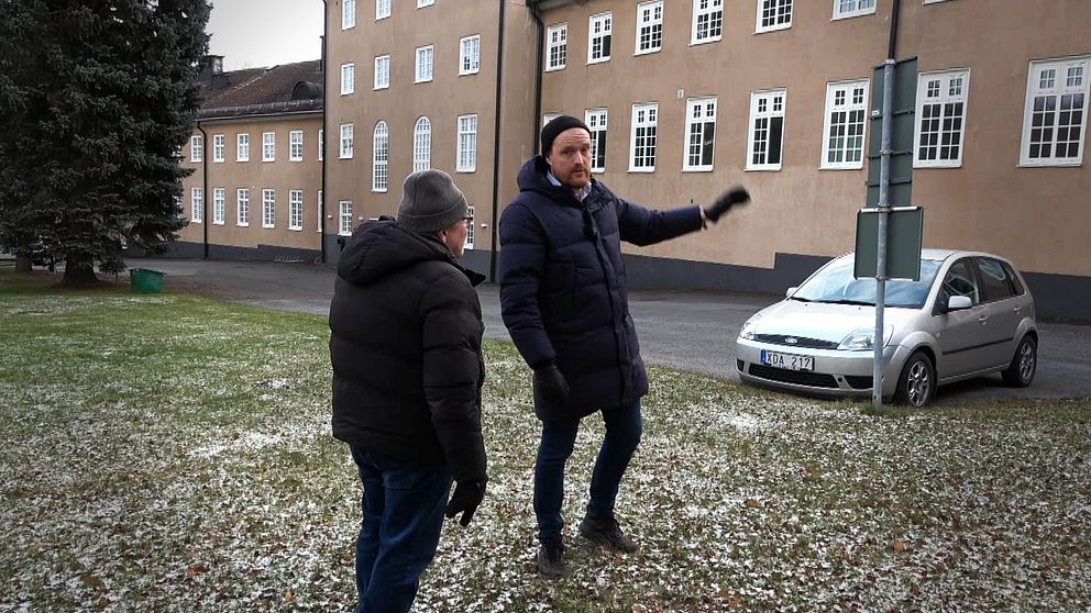 Niklas Daoson (S) intervjuas av Bengt Eriksson från SVT.
