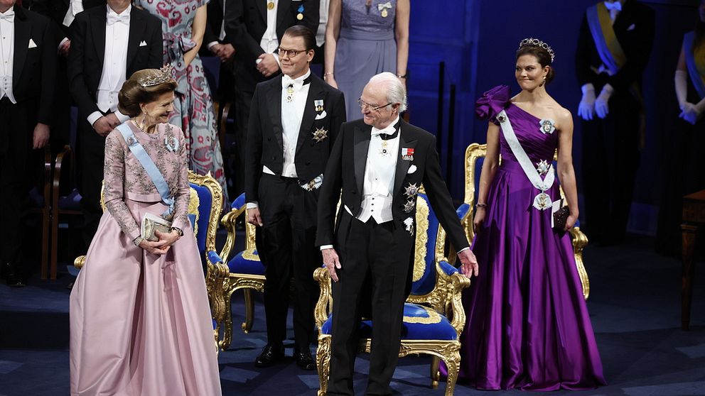 Elles föredetta chefredaktör Cia Jansson sammanfattar nobelfestens kungliga mode. Fram träder tre tydliga trender: Lila, sobert och återbruk.