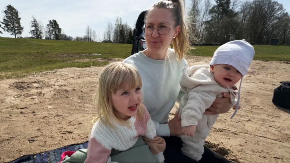 barnfamilj på stranden