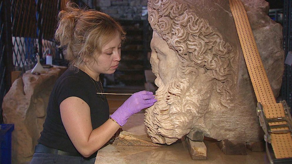 I staden, som belägen i Anatolien i nuvarande Turkiet, hittades ett marmorhuvud föreställande den grekiske guden Zeus.