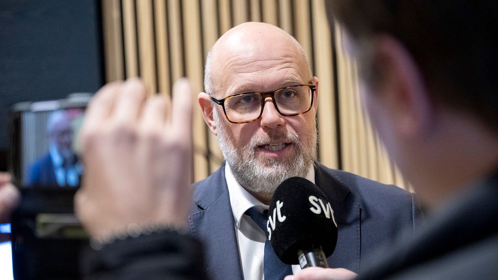 Anders Elvingsson intervjuas av SVT.