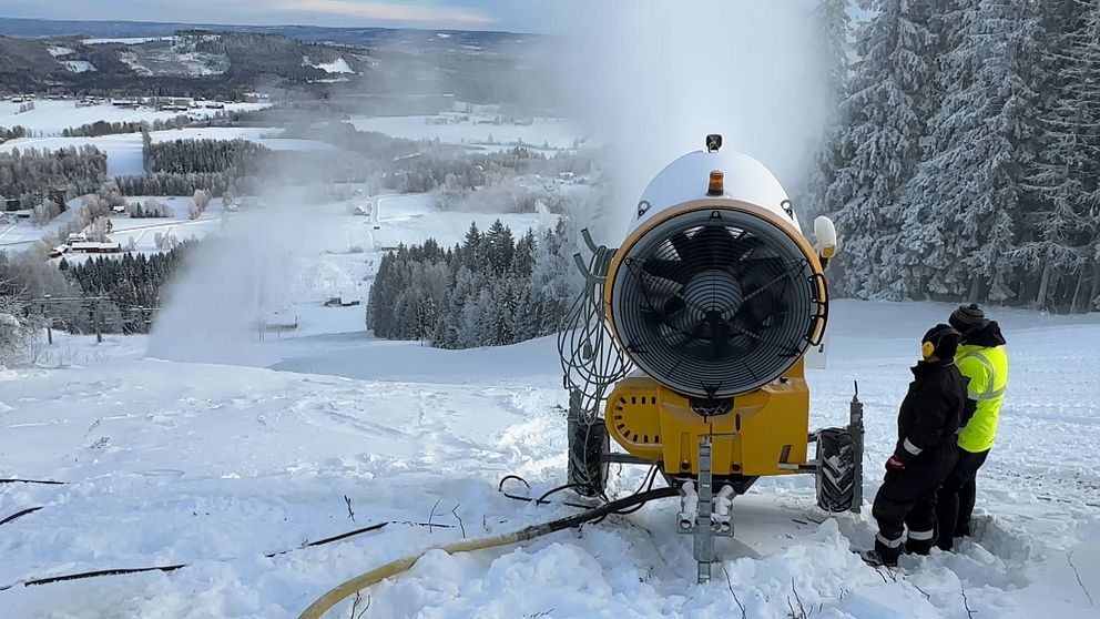 Snökanoner och slalombacke