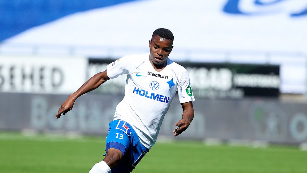 Fotbollspelsaren Abdulrashak på plan