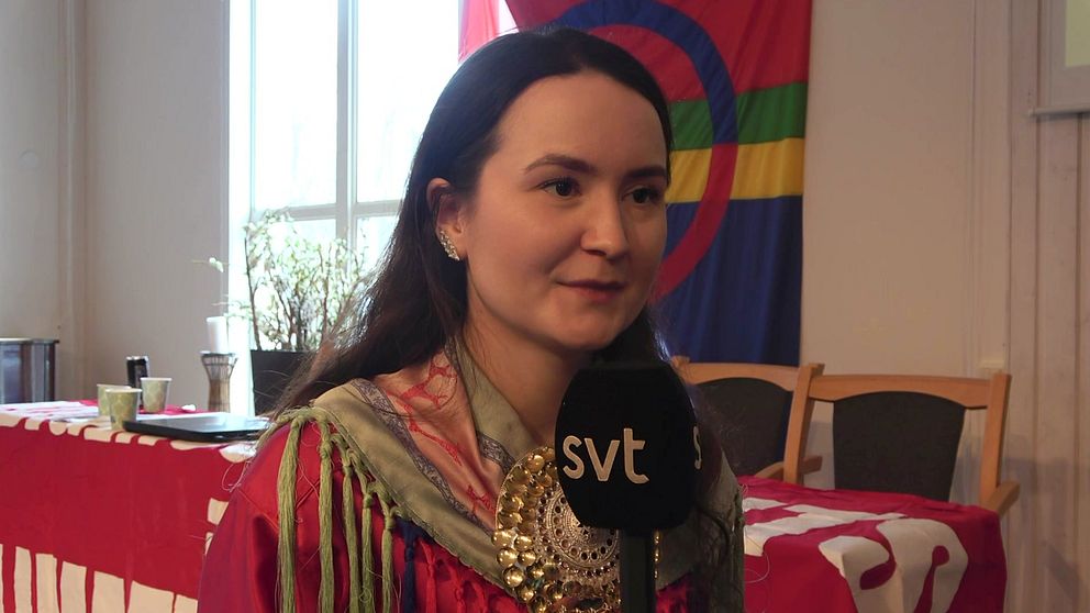 Sara-Elvira Kuhmunen har blivit omvald som Sáminuorras förbundsordförande.