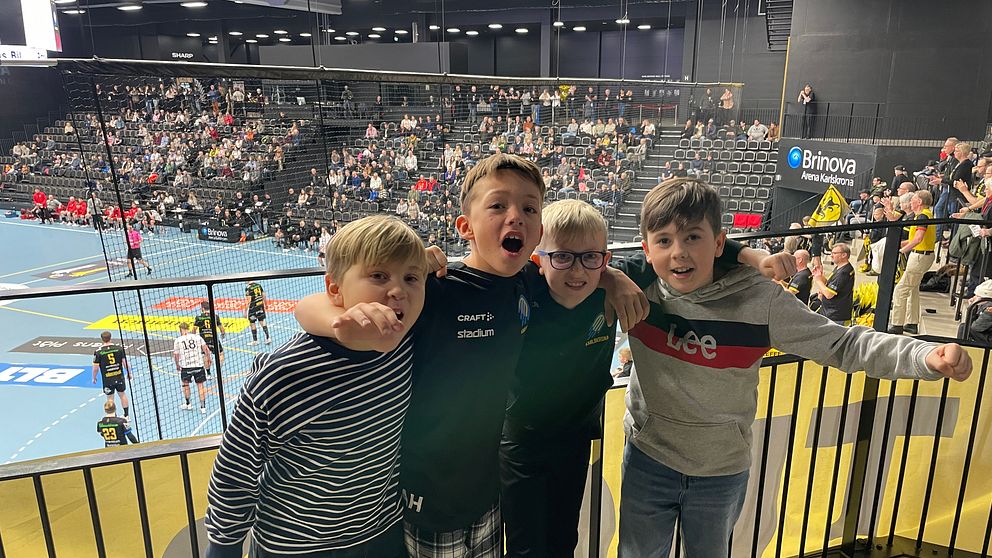 Fyra unga supportrar till HF Karlskrona