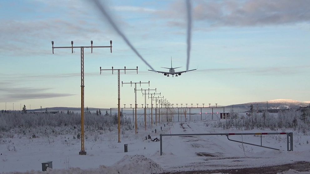 Flygplan landar vid flygplatsen i Sälenfjällen där antalet resenärer ökat med 40 procent.