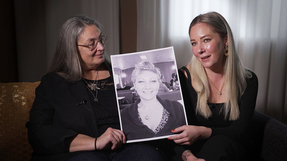 Johanna Johansson, Ellinors syster och Fanny Kronqvist Ellinors vän.