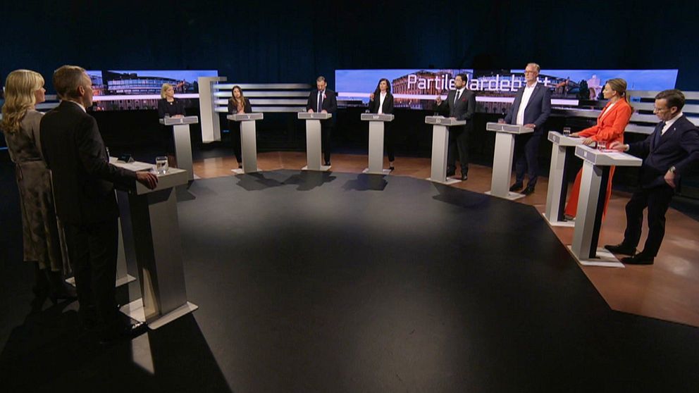 De åtta riksdagspartiernas ledare i debatt i SVT:s Agenda.