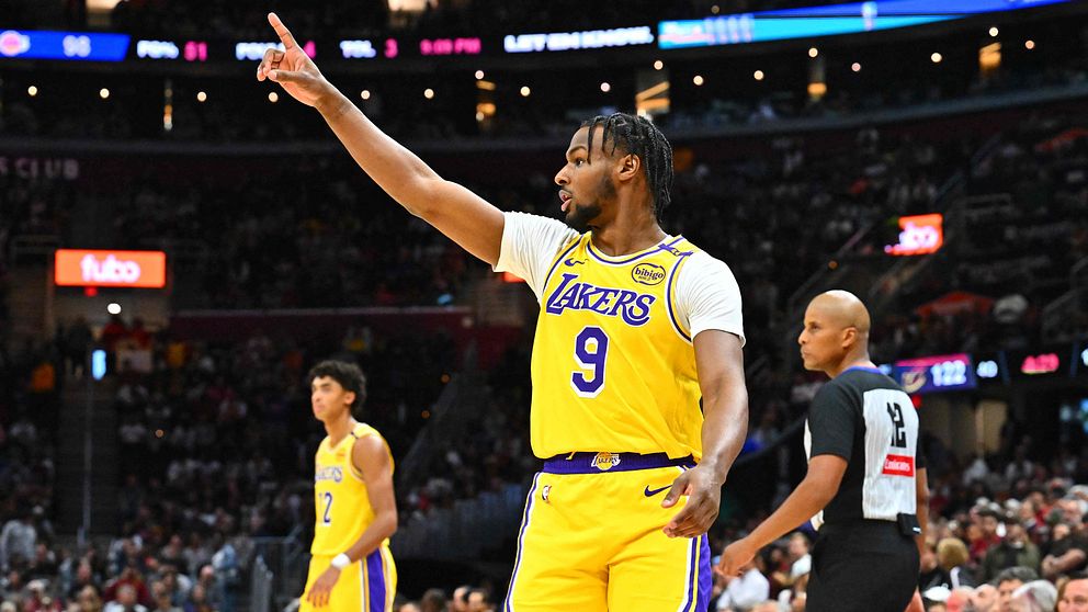 Bronny James gjorde första NBA-poängen för Los Angeles Lakers.