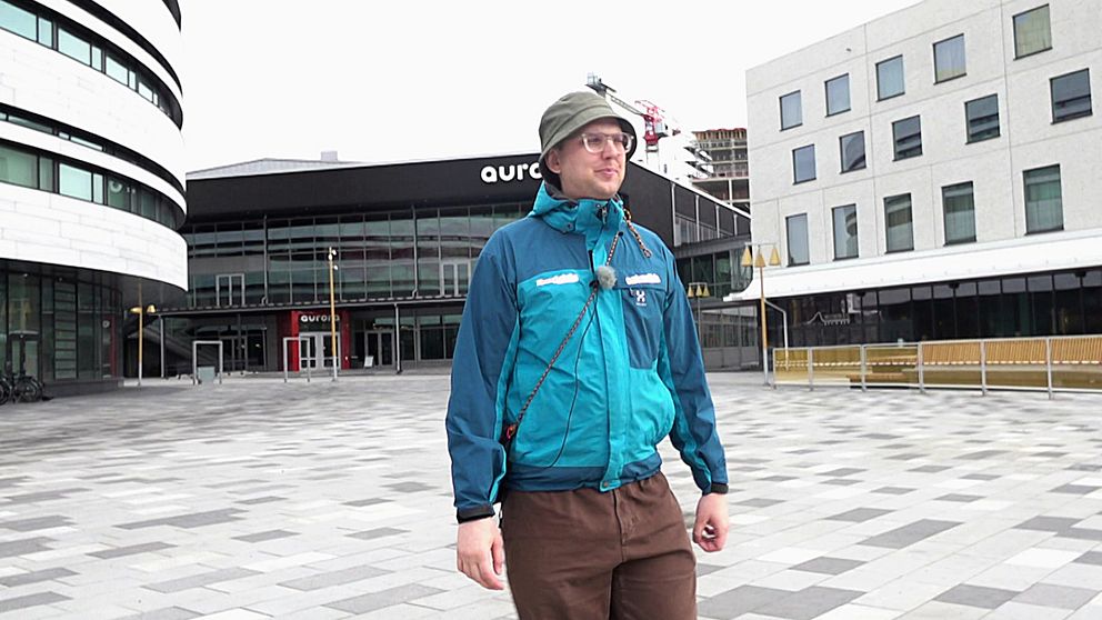 Festivalgeneralen Alex Olofsson visar hur han har planerat området i Kirunas nya centrum.