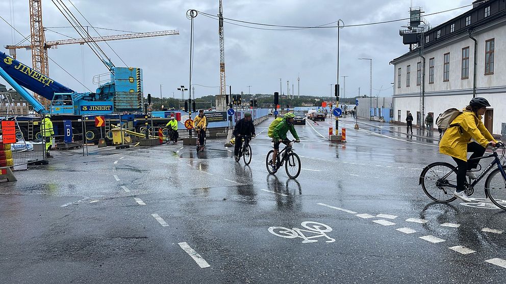 Cyklister vid Slussen.