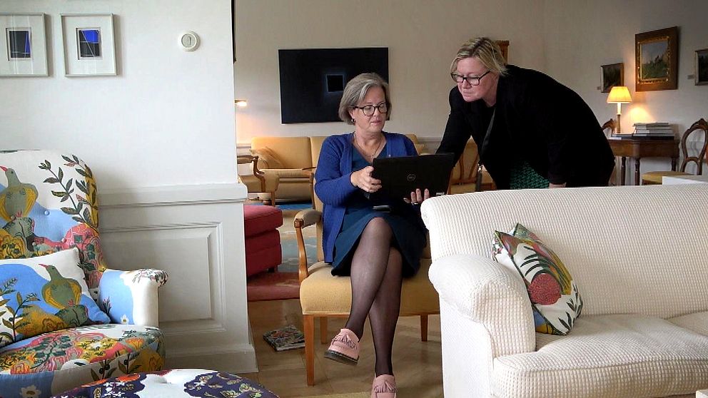 Carin Jämtin, landshövding tillsammans med en av sina medarbetare, Maria Prytz, kommunikationsansvarig