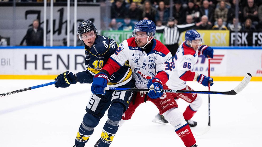 Oscar Engsund i kamp med HV71.