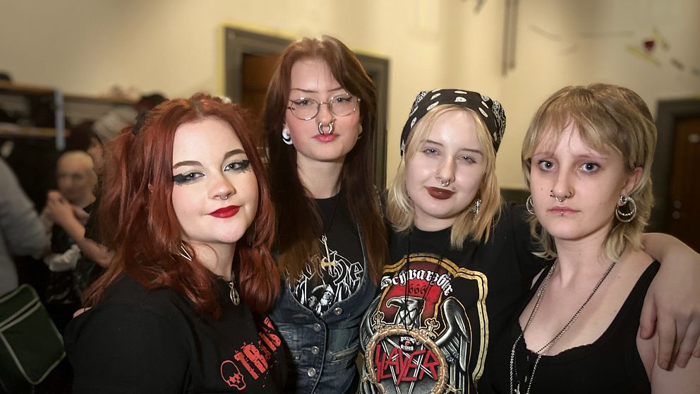 Fyra tjejer i punkbandet Röd Relik. Signe Arvidsson, Engla Arfström, Maja Nordkvist, Ellen Engman