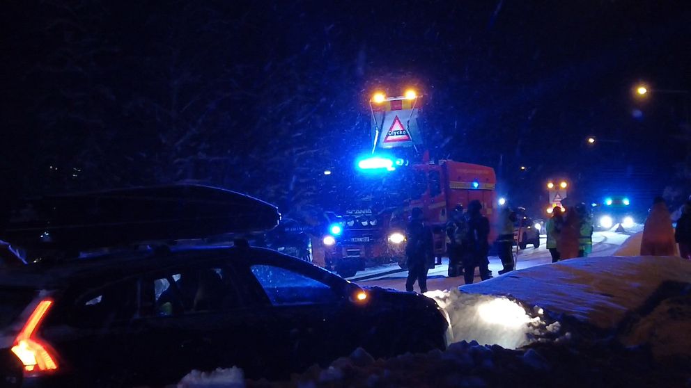 trafikolycka med flera bilar ståendes i Kläppen