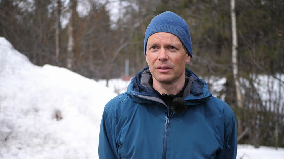 Lars-Marcus Kuhmunen, ordförande i Gabna sameby står i ett vinterlandskap