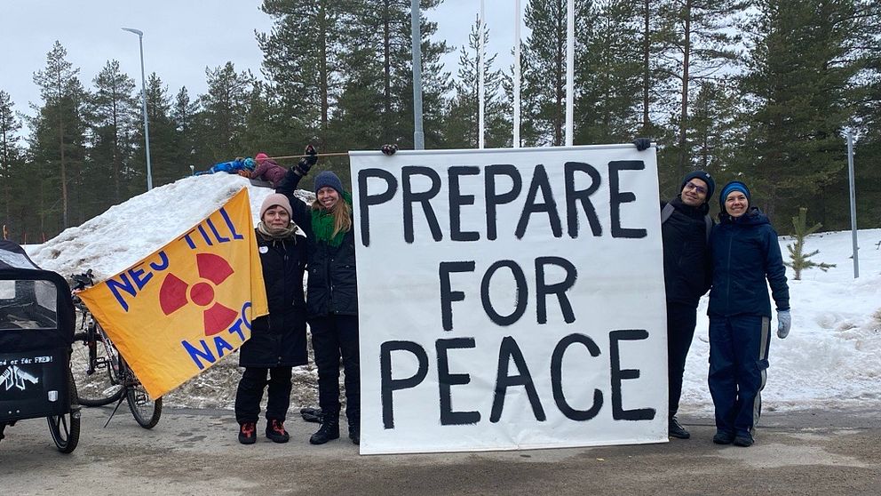 Protester mot Nato utanför F21 i Luleå