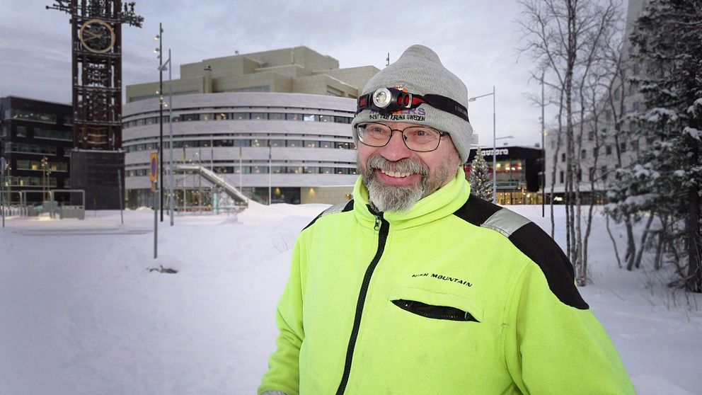 Lars Törnman, förre kommunalrådet, står framför Kirunas nya centrum.