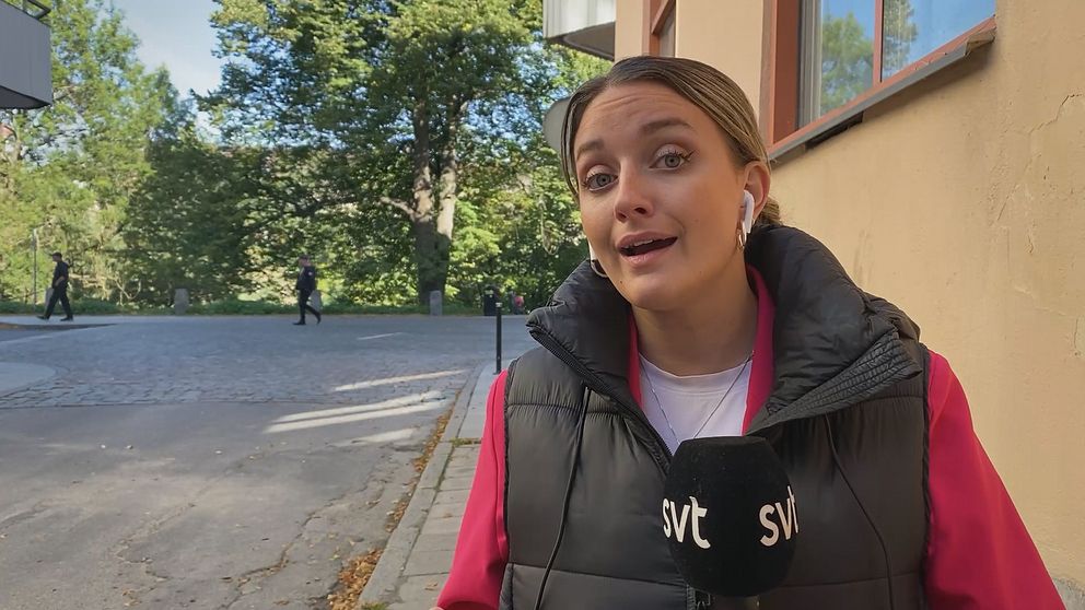 Nu avslutas rättegången där totalt 12 personer misstänks för bland annat synnerligen grovt narkotikabrott. SVT:s reporter Aida Arslanovic berättar mer om hur narkotikahärvan påverkat gängkonflikten i Södertälje i videon.