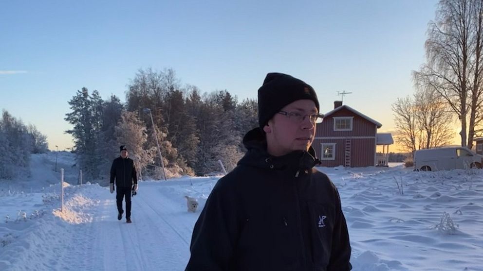 Hampus från Dorotea i vinterkläder utomhus på vintern.