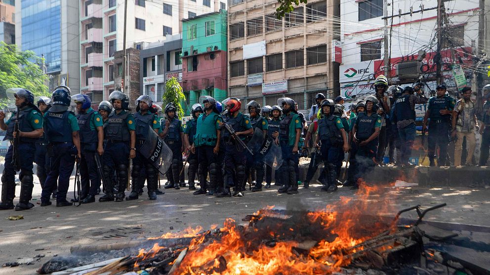 Poliser i Dhaka, Bangladesh vid demonstrationer.