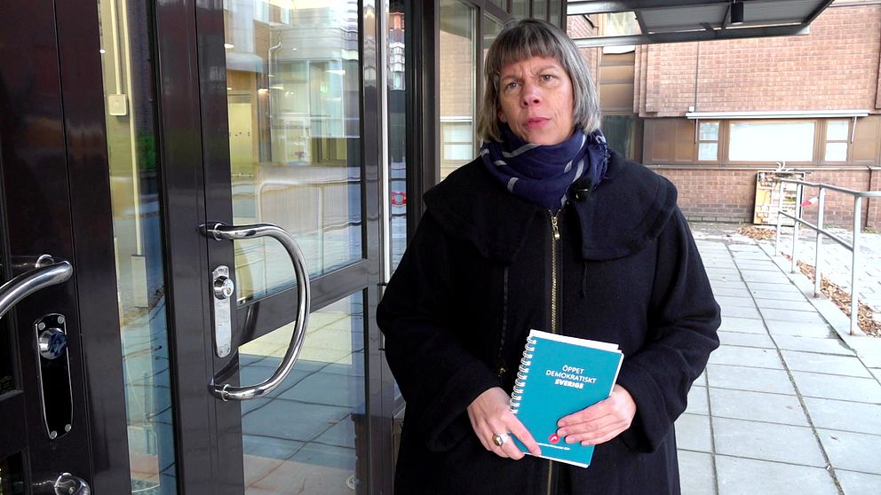Jenny Lindberg står utanför nya kontoret.