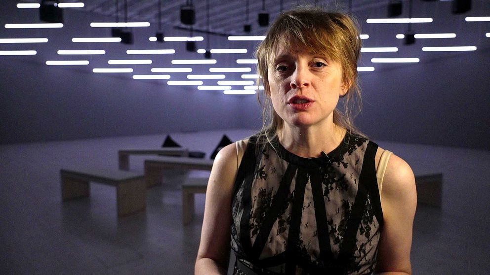 Konstkritiker Hedvig Weibull på Bildmuseet i Umeå.