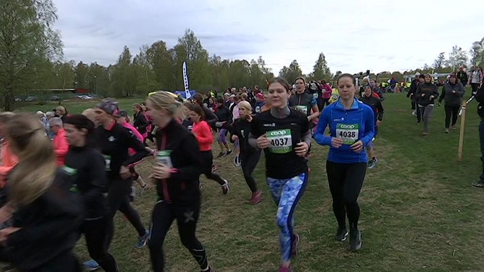 Arkivbild från vårruset 2016. Bild på springande människor