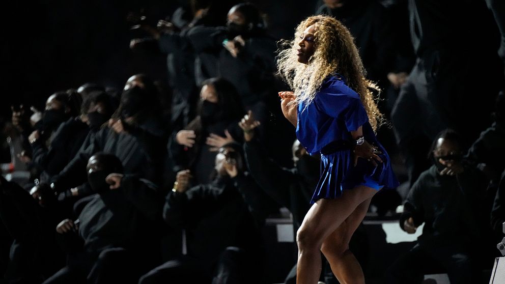 Serena Williams dansade i samband med Kendrick Lamars uppträdande under Super Bowl 2025.