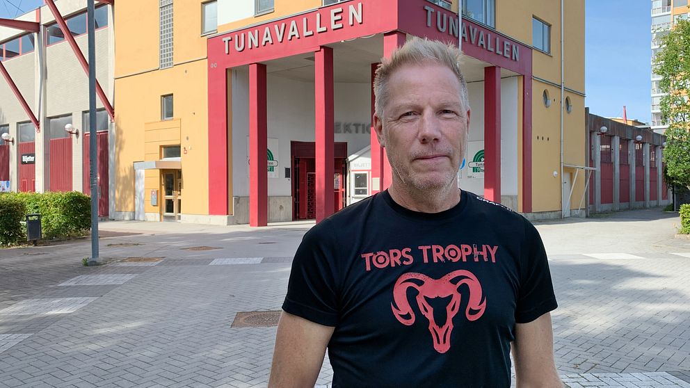 Håkan Ringkvist står framför Tunavallen i Eskilstuna.